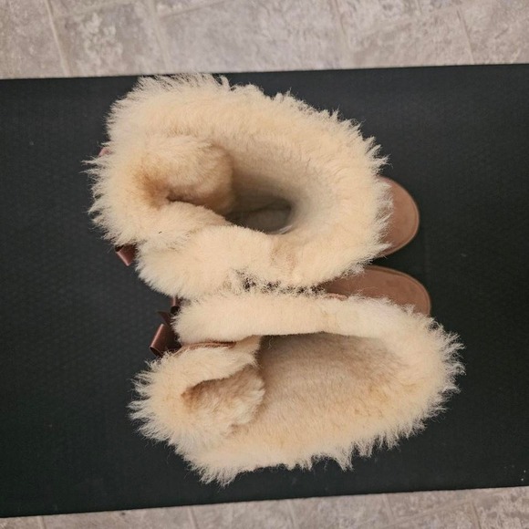 UGG Bailey Bow Tall II Women Boots Size 6 Chestnut Suede Shearling 1016434 - Picture 3 of 7